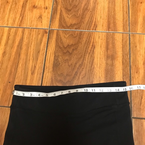 ALO Yoga Capri Leggings - Picture 6 of 9